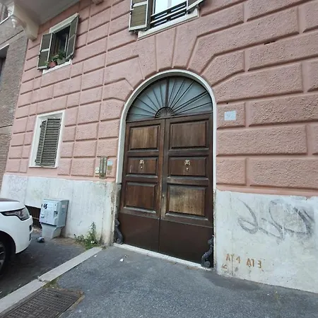 Casa Vacanza Colosseo Whole Holiday Home Apartment Da Pamino & Priscilla-3