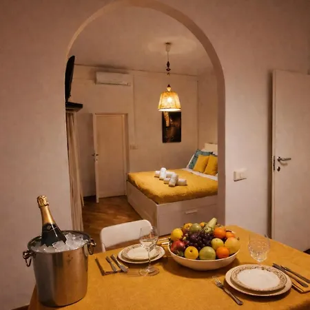 Casa Vacanza Colosseo Whole Holiday Home Apartment Da Pamino & Priscilla-3